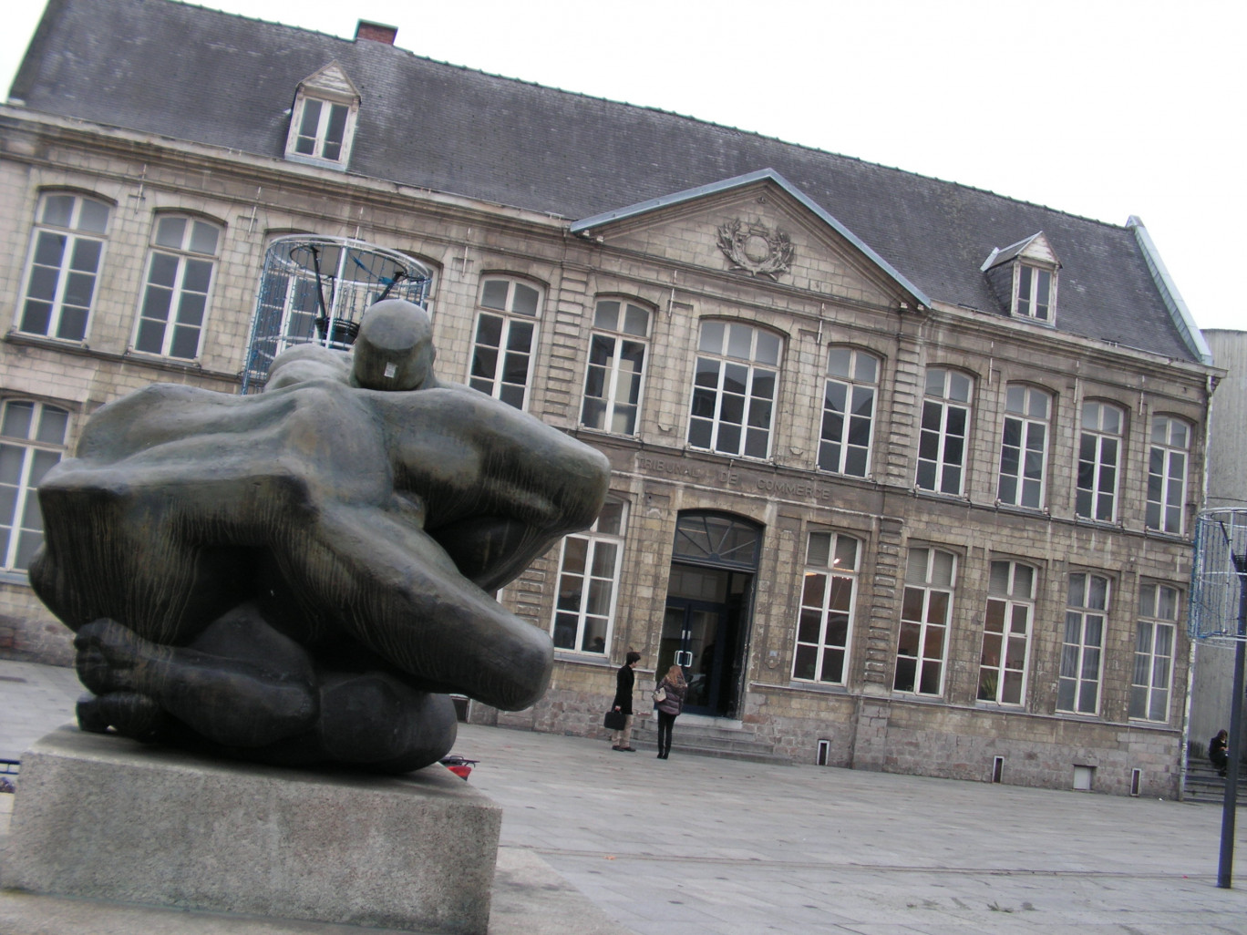 Le Tribunal de Commerce de Valenciennes.