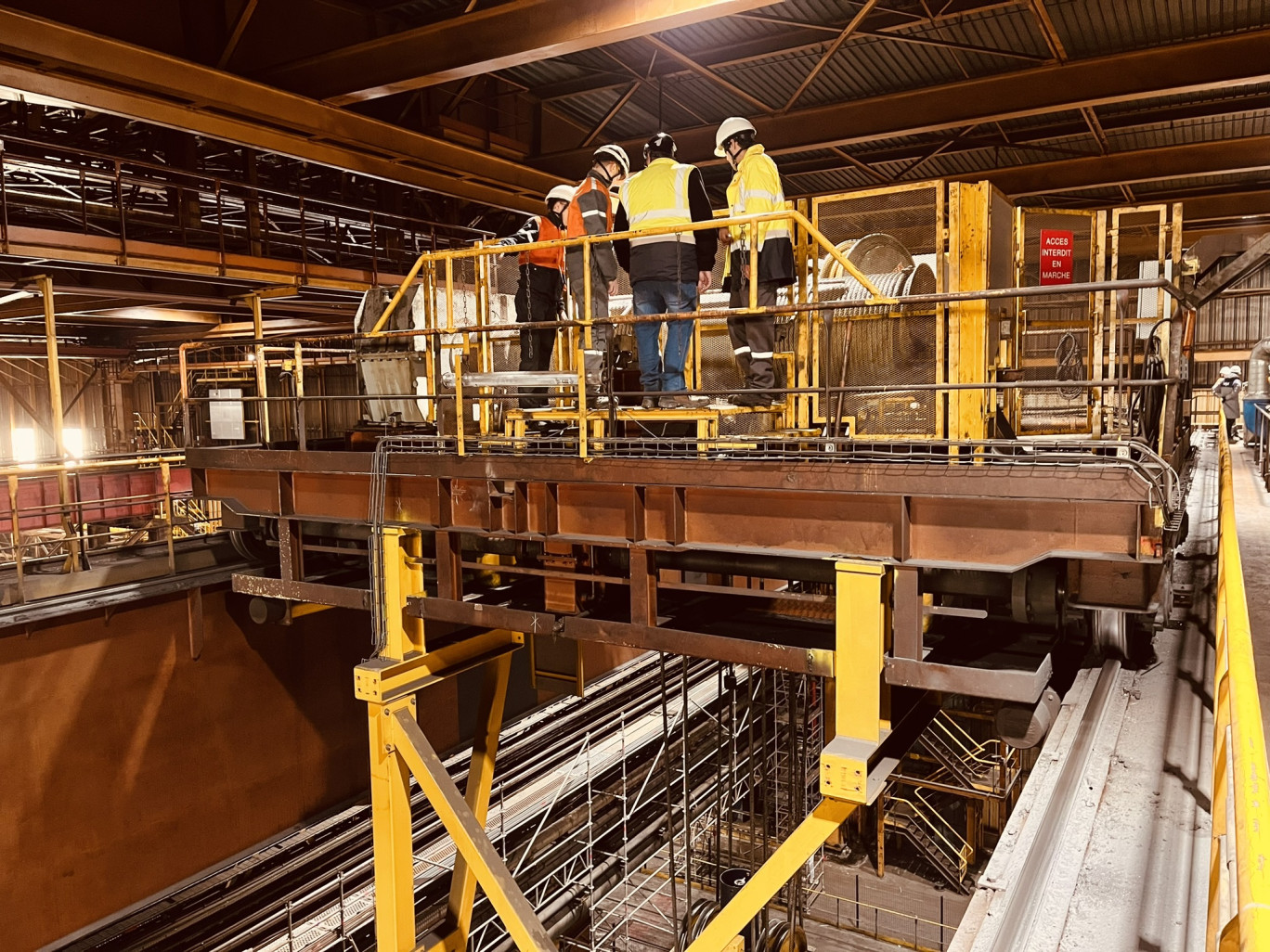 Pendant leur formation, les alternants sont au contact direct des installations d'ArcelorMittal, tant pour le côté théorique que pratique. Photo : ArcelorMittal