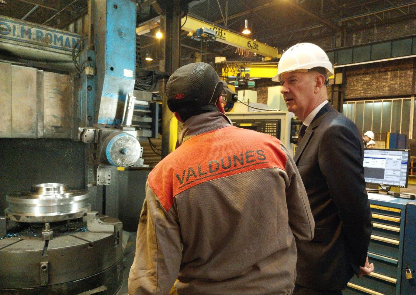 Le ministre délégué à l'industrie, Roland Lescure, est venu à la rencontre des salariés du site de Leffrinckoucke de Valdunes le 21 mars dernier.