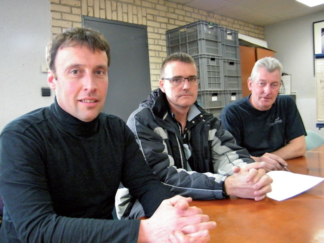 De gauche à droite : Sandy Bomble, Eric Delavier et M. Dernis, délégués du personnel et tullistes chez Desseilles Laces.