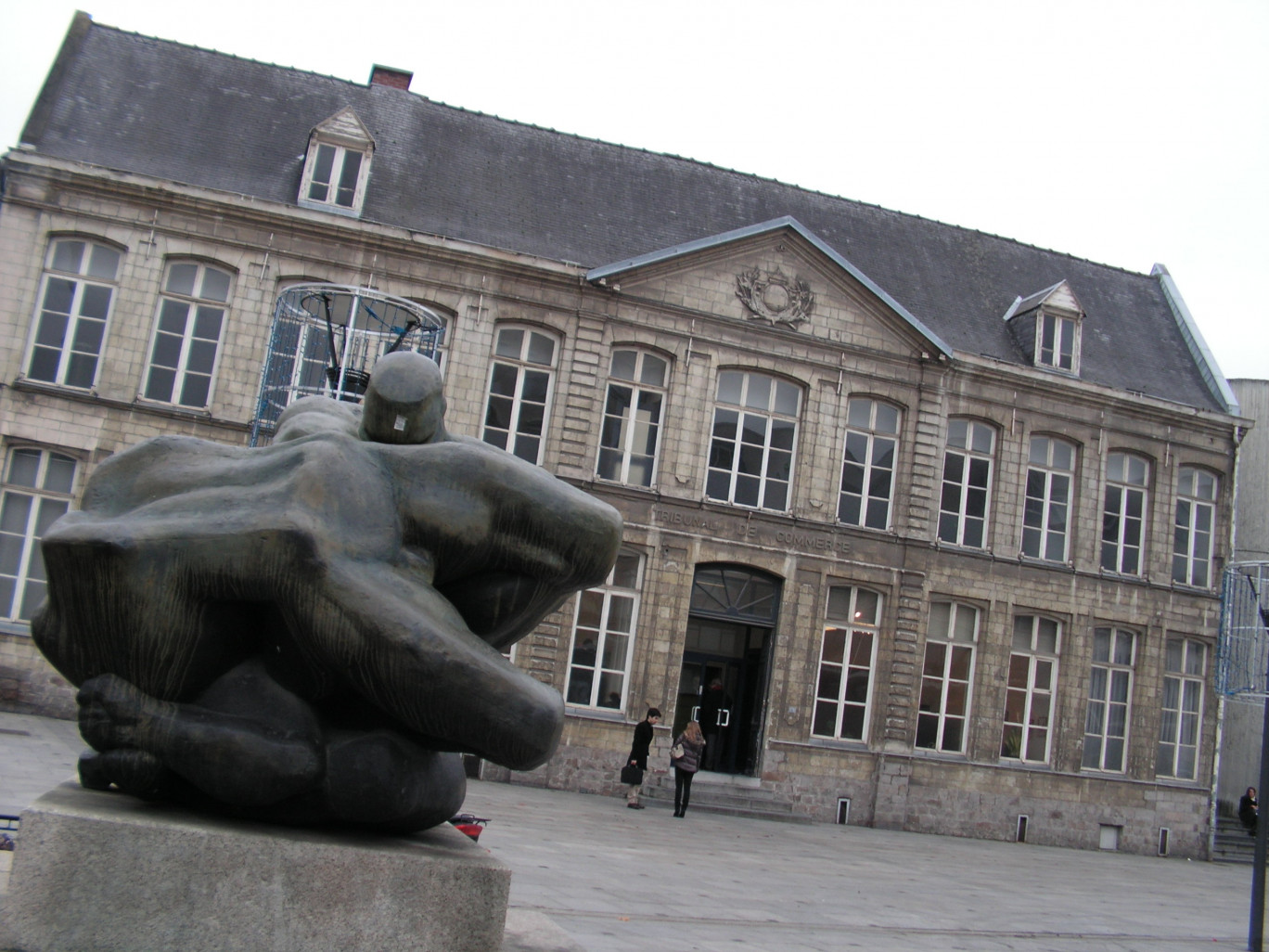 Le tribunal de commerce compétent pour le Valenciennois et la Sambre-Avesnois se situe dans le centre de Valenciennes.