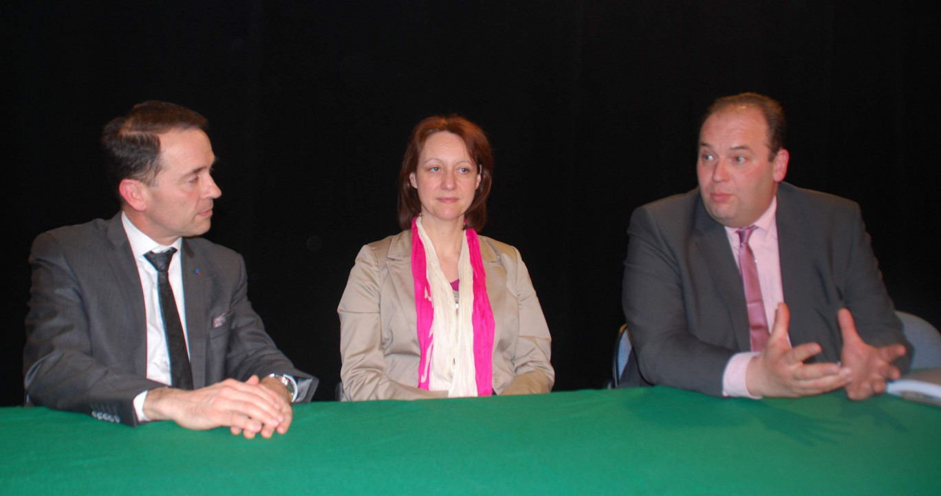 De gauche à droite, Laurent Courcol, directeur inter-régional de la mer, Mireille Hingrez-Céréda, maire de Boulogne-sur-Mer, et Jean-François Rapin, président de l'association nationale des élus du littoral (ANEL).