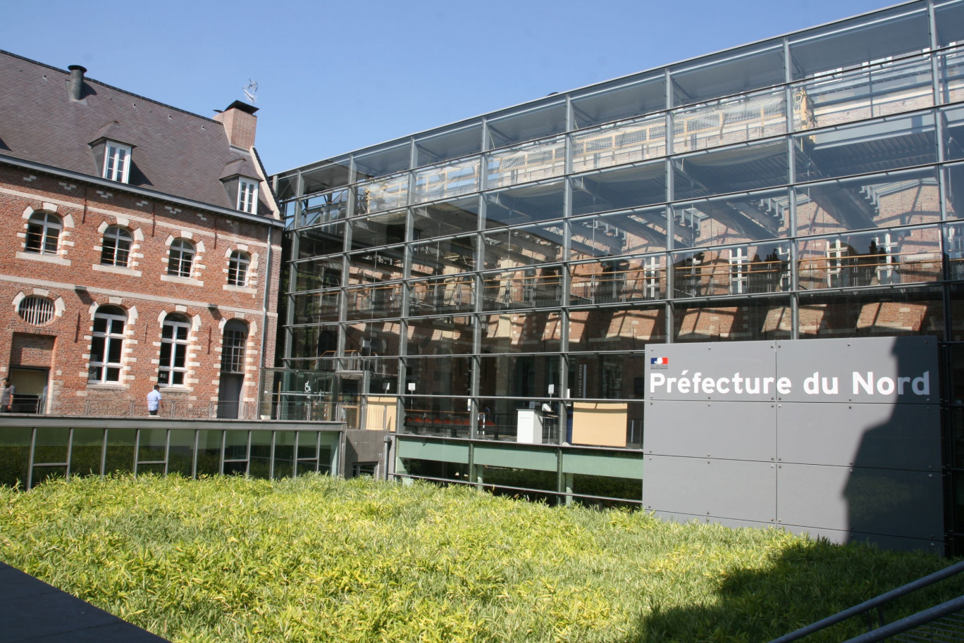Les locaux de la préfecture du Nord à Lille voient passer 1 800 personnes par jour.