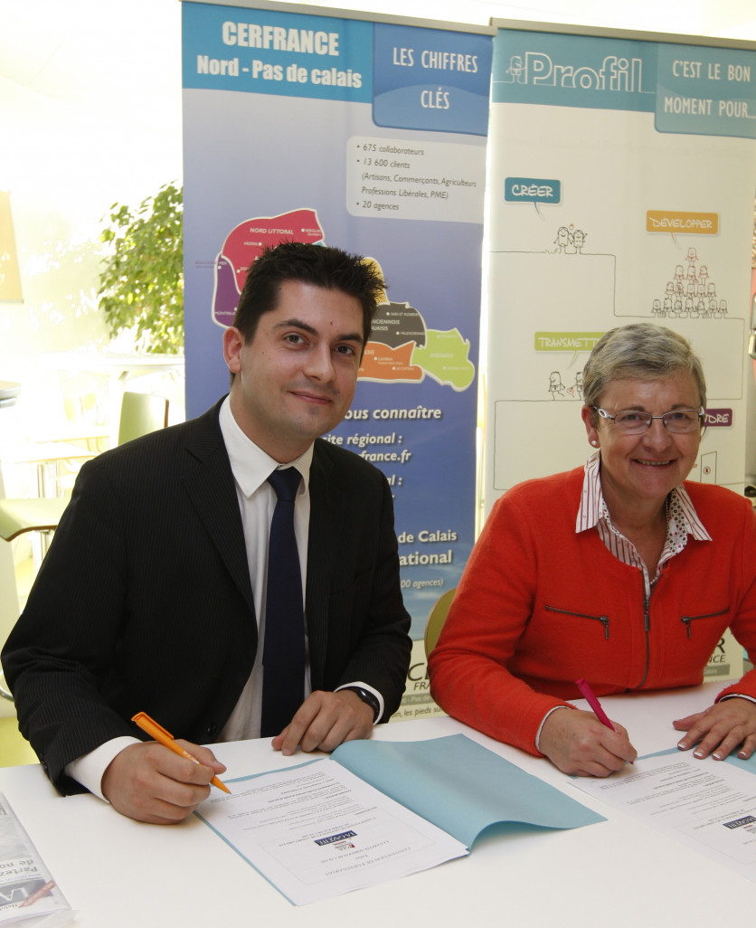 Xavier Meplon directeur des éditions de la Gazette Nord-Pas-de-Calais et Nadine Wullens présidente du CERFRANCE Nord-Pas-de-Calais ont signé une convention de partenariat.