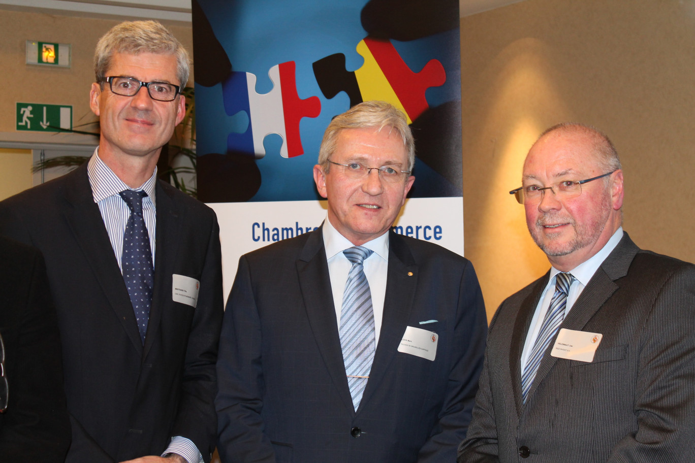 Tillo Mestdagh et Jos Helewaut, l’ancien et le nouveau président de la CCFB, entourent Marc Loos, de la Représentation économique et commerciale de la Région de Bruxelles Capitale en France.