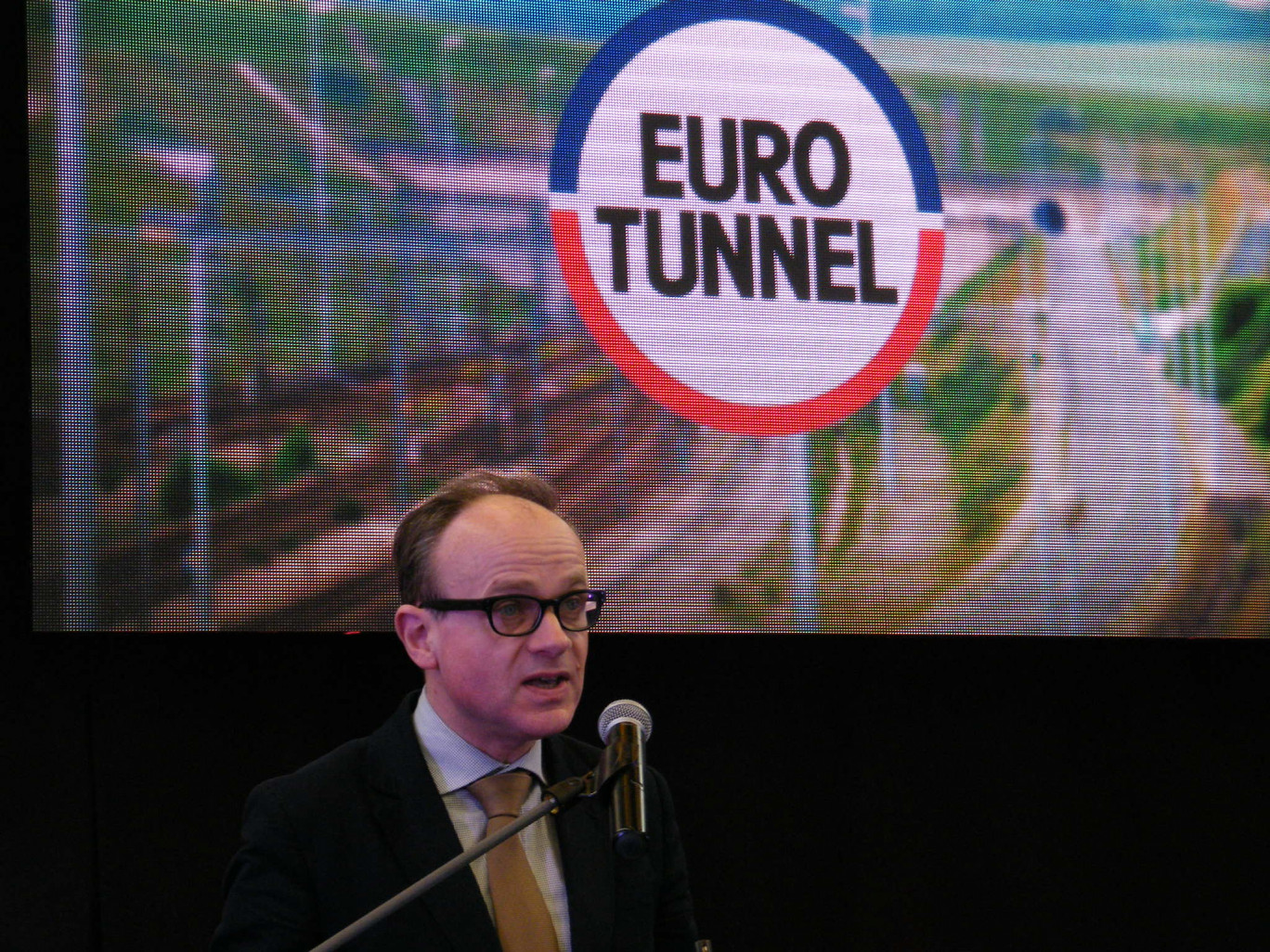 « Michel Boudoussier, directeur général adjoint d'Eurotunnel chargé de la concession ».
