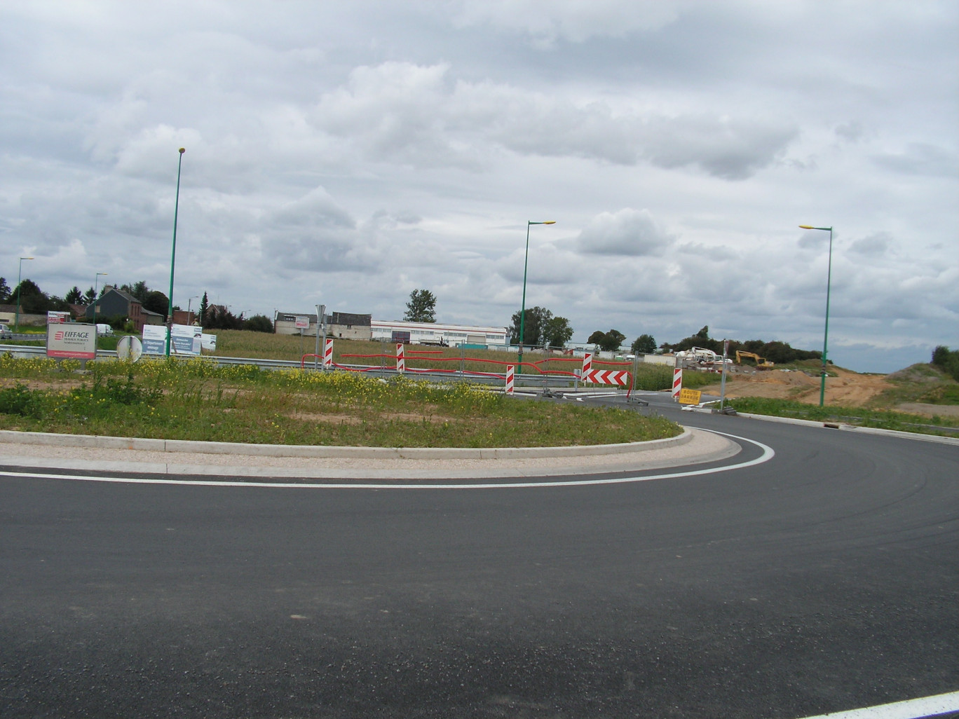 Le giratoire côté Bazuel a été terminé cet été. Il est désaxé par rapport au tracé d’avant.