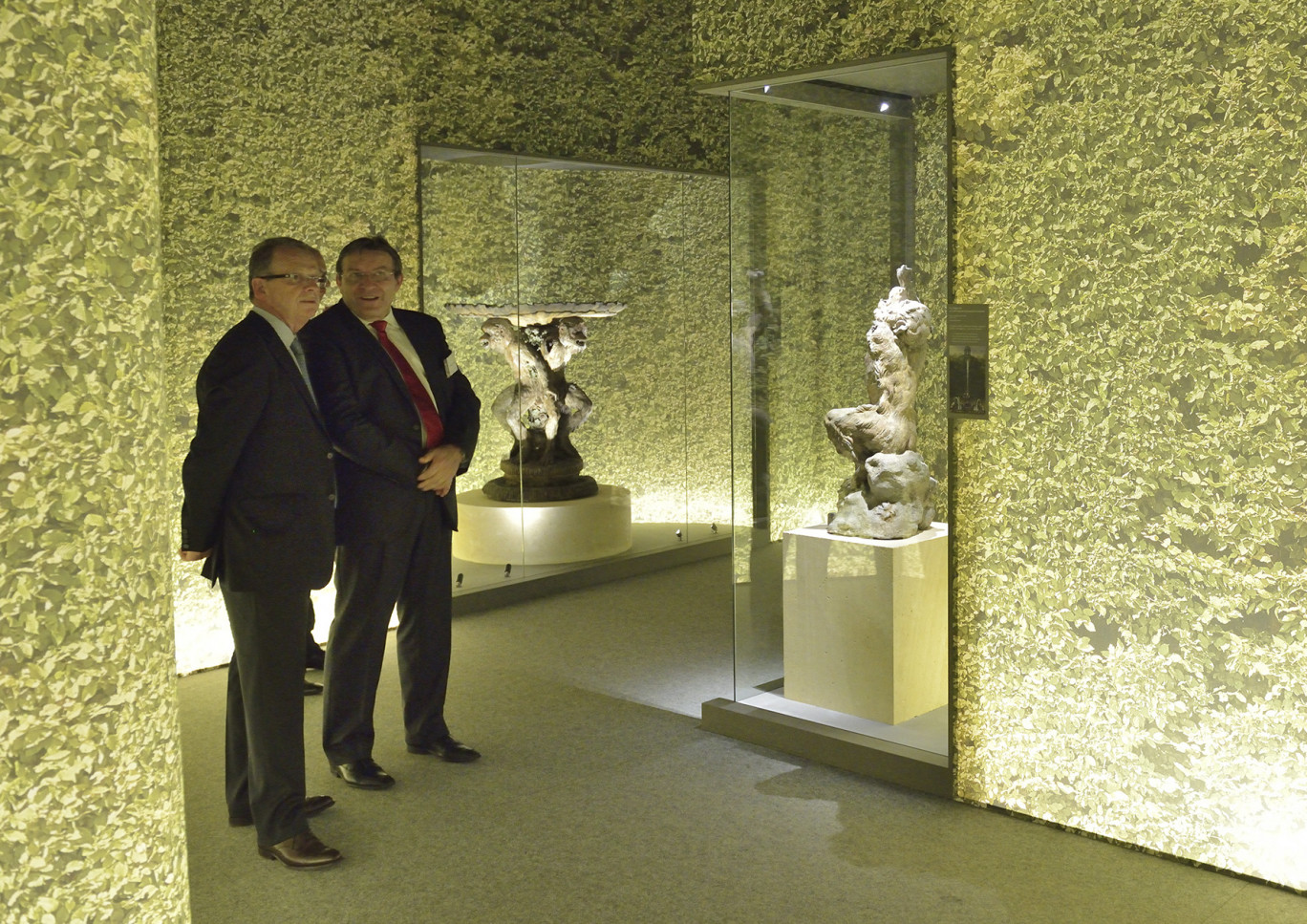 Bernard Pacory et François Macé, respectivement président et directeur général du Crédit Agricole Nord de France, ont découvert avec ravissement l’exposition Arras en 100 chefs d’œuvre. 