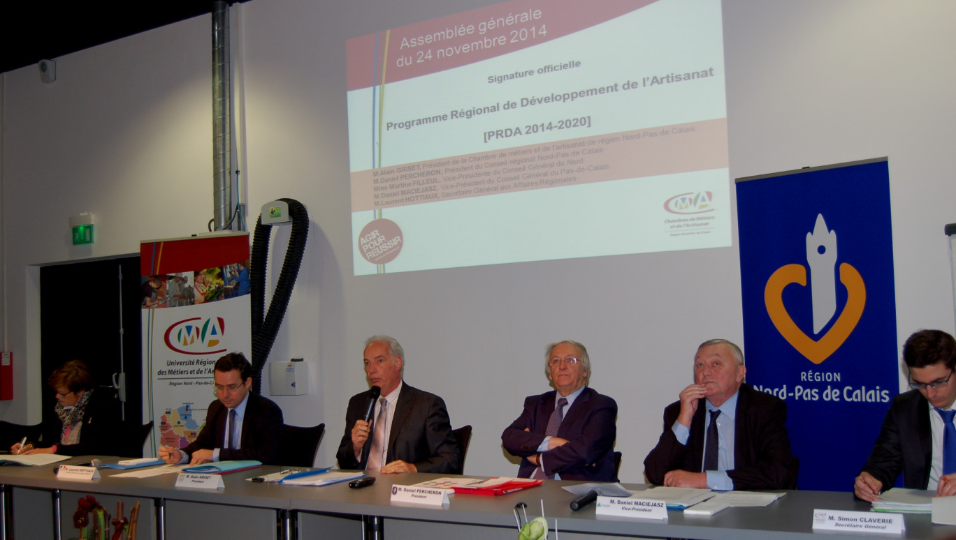 A la même table, l’ensemble des représentants des acteurs publics pour la signature à Arras du programme régional de développement de l’artisanat (PRDA).