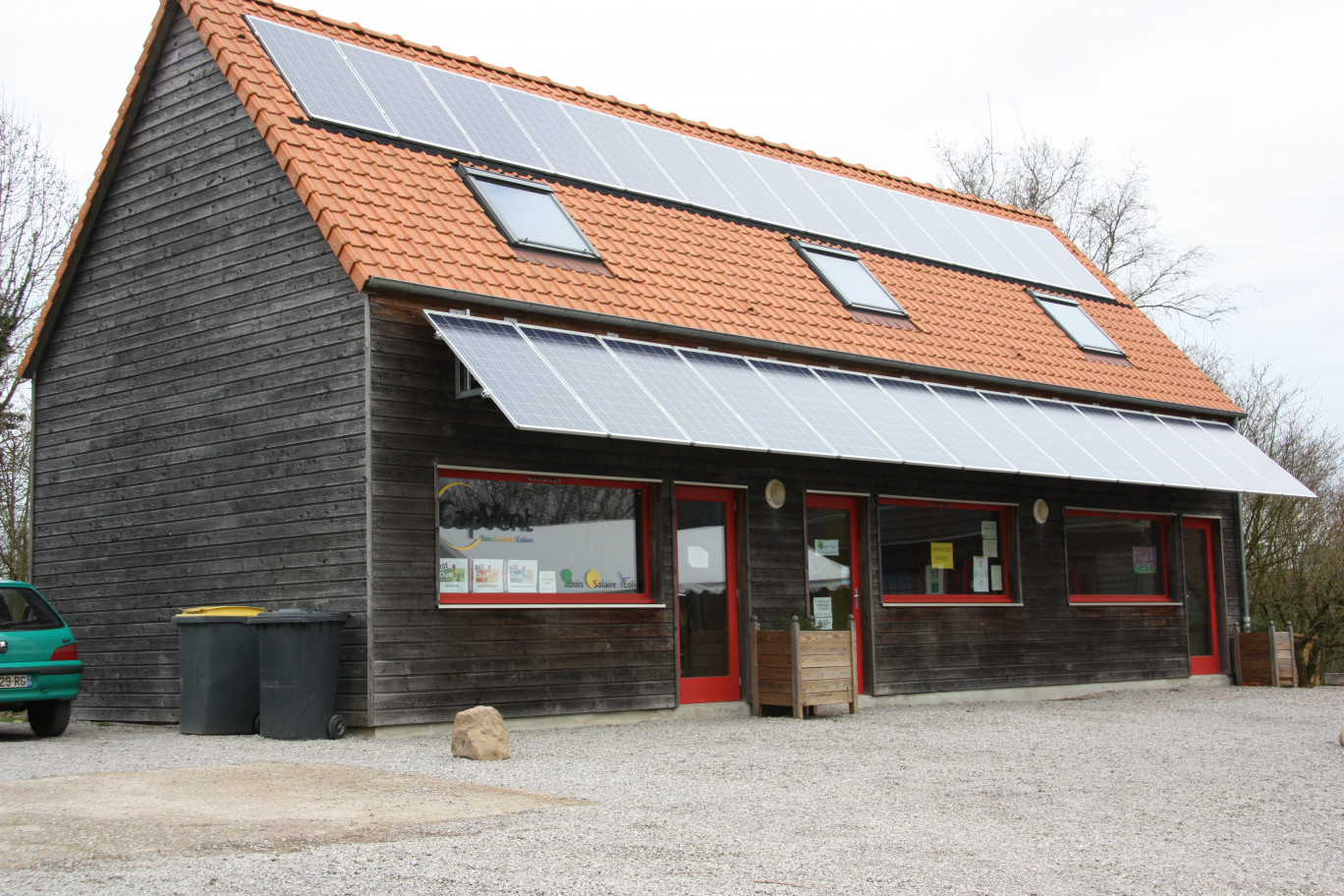 Le bâtiment du Germoir équipé des panneaux photovoltaïque.