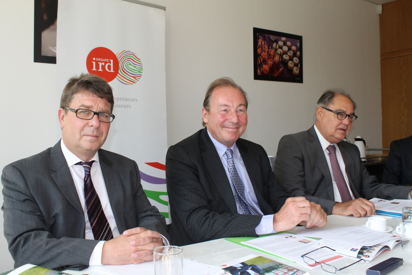 De gauche à droite, Thierry Dujardin, directeur général adjoint, Gérard Meauxsoone, président, et Marc Verly, directeur général du Groupe IRD.