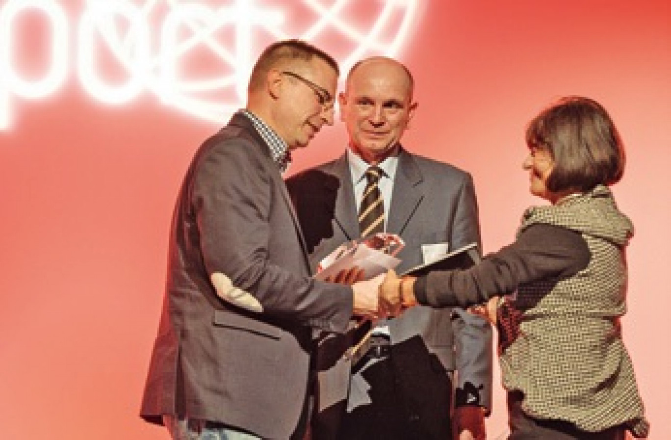 La société Scotler/Care and Comfort à Villeneuve-d’Ascq reçoit le trophée Leader de demain.