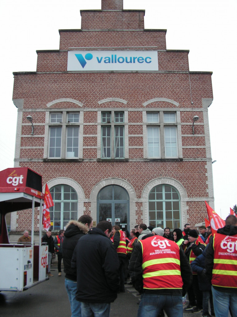 Samedi 5 mars, à Aulnoye-Aymeries. Syndicats et salariés de Vallourec et ceux d’autres entreprises de la métallurgie ont à nouveau manifesté.