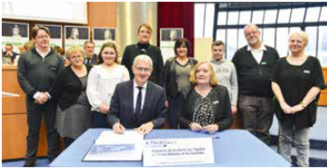 La charte sur l’égalité entre les femmes et les hommes a été signée dans l’hémicycle par Michel Dagbert, président du Département.