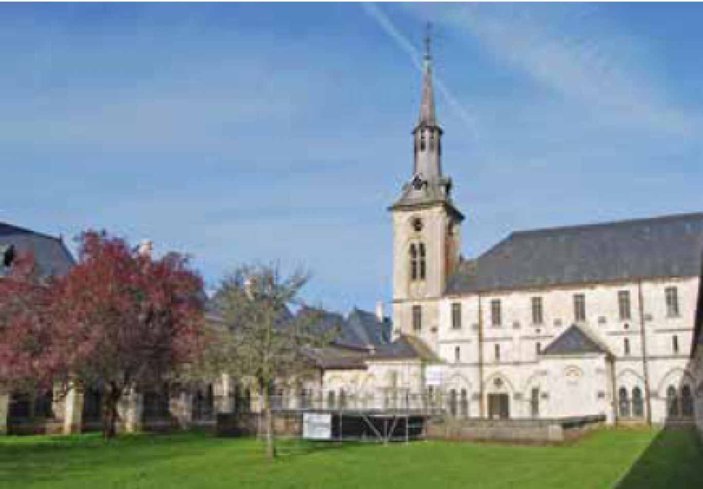 Fondée en 1324, la chartreuse de Neuville fut entièrement reconstruite entre 1872 et 1875.