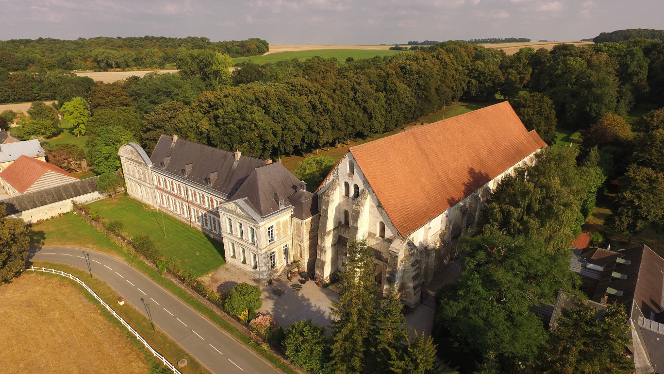 L'abbaye de Vaucelles comprend la plus grande salle capitulaire cistercienne d'Europe.