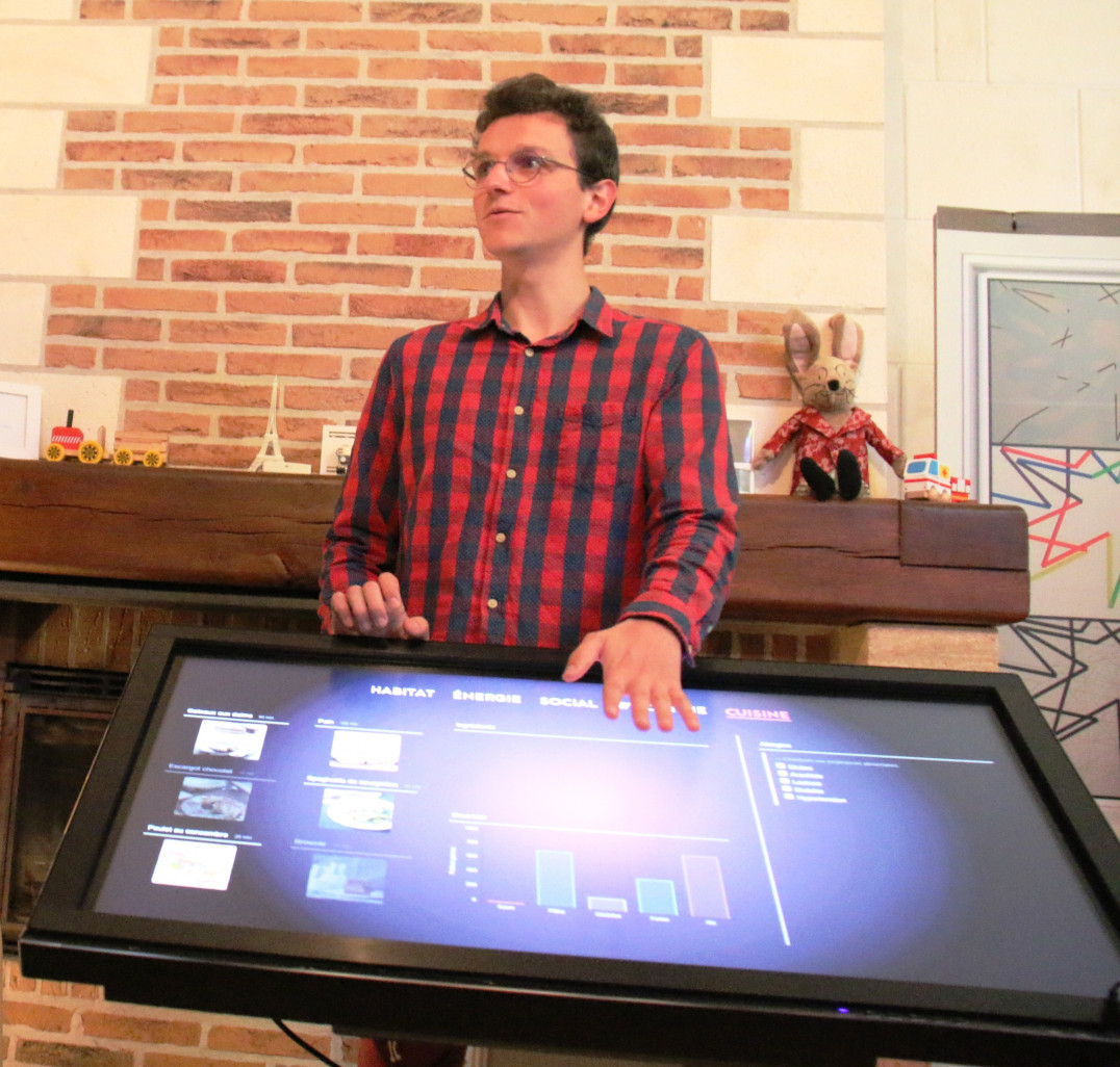 Installé à la Citadelle  d’Arras, le Smart Living Lab Mobile fait l’objet de nombreuses présentations.