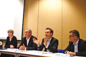 De droite à gauche : Christophe Deboffe et Ludovic Verbrugge, de Neo-Eco, Bernard Poissonnier et sa fille Caroline.