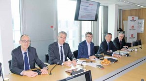 François Codet, pôle finance, Alain Denizot, président du directoire, Philippe Lamblin, président du COS, Daniel Brika, pôle BDD, et Léon-Sylvain Lentenois, président du comité de gouvernance RSE et secrétaire du COS.