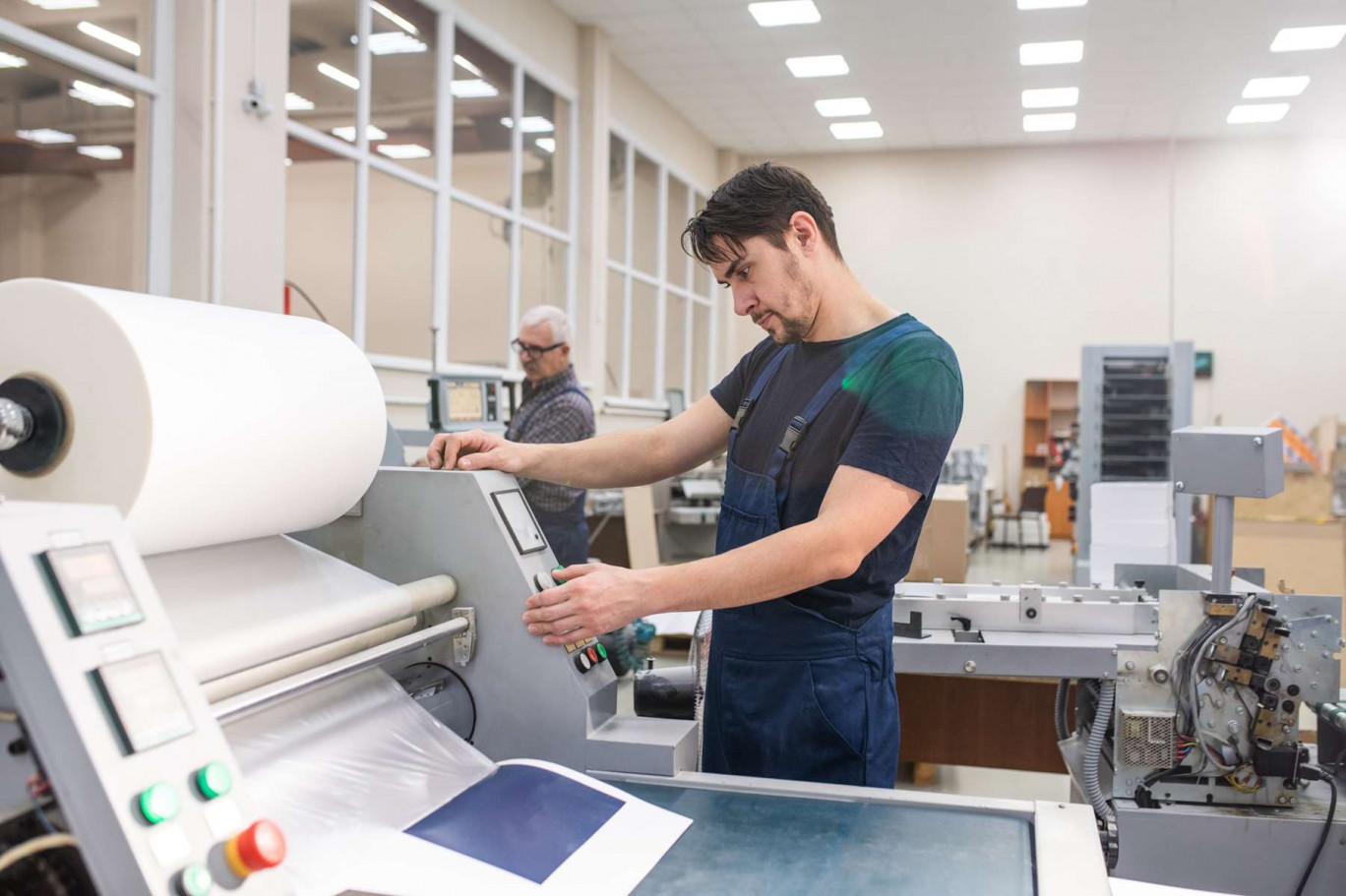 Concernant l’emploi salarié, en raison de la structure du tissu économique des Hauts-de-France, la situation évolue un peu plus favorablement qu’au niveau national. © pressmaster