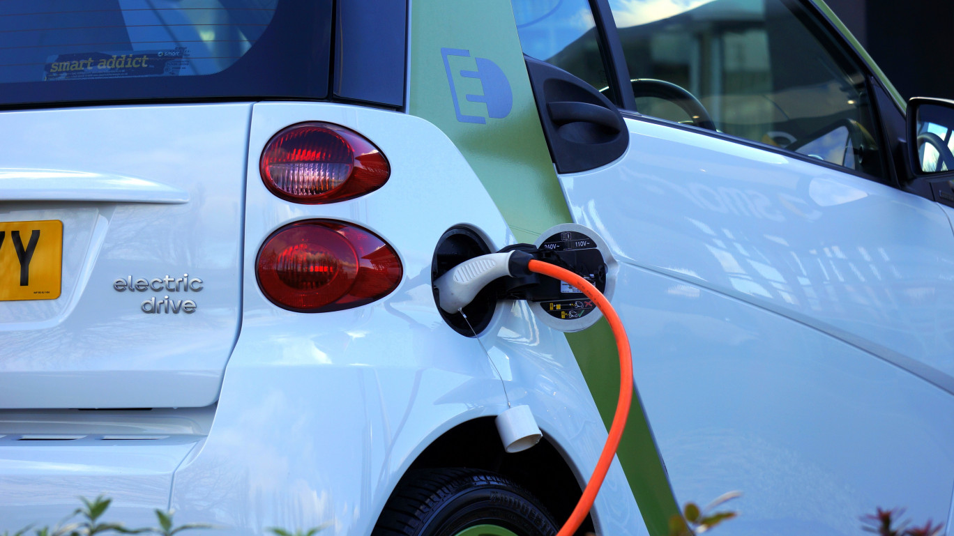 Les batteries pour les voitures électriques pourraient devenir un moteur économique des Hauts-de-France. © Pixabay