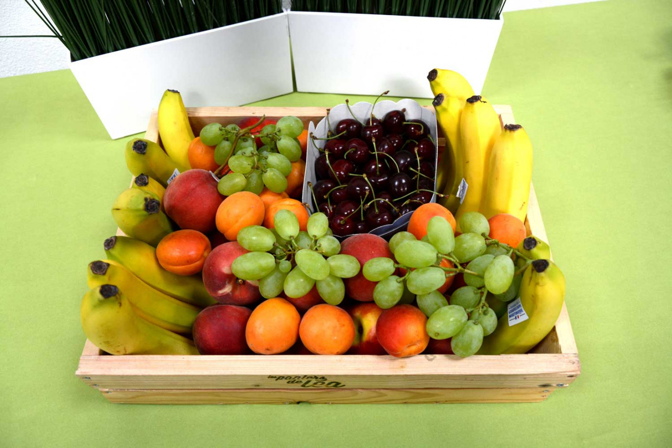 Les corbeilles de fruits livrées en entreprise.