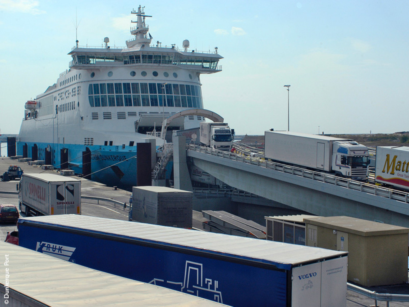 Le trafic transmanche, ralenti actuellement, fonctionne normalement au port de Dunkerque deux mois après le Brexit.