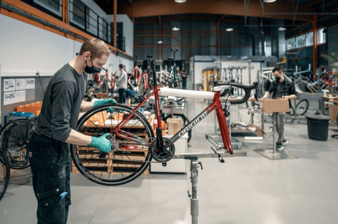 Origine cycles, depuis 2012, fait de la vente directe de vélos, VTT et gravels à la carte.