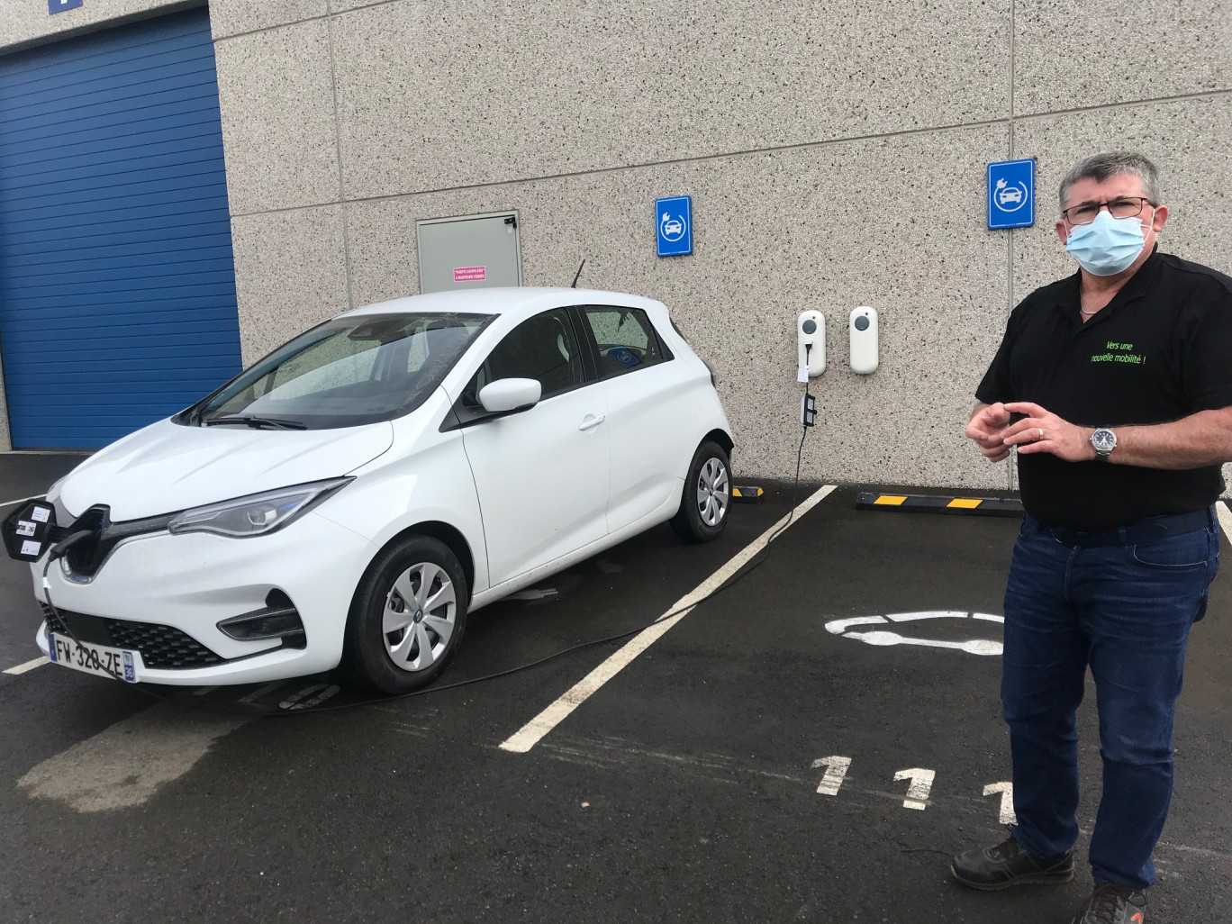 Patrice Fortier, directeur d'Eurostyle Systems Valenciennes, ne convertit pas seulement sa flotte automobile en électrique mais se lance aussi dans l'habillage de véhicules électriques.