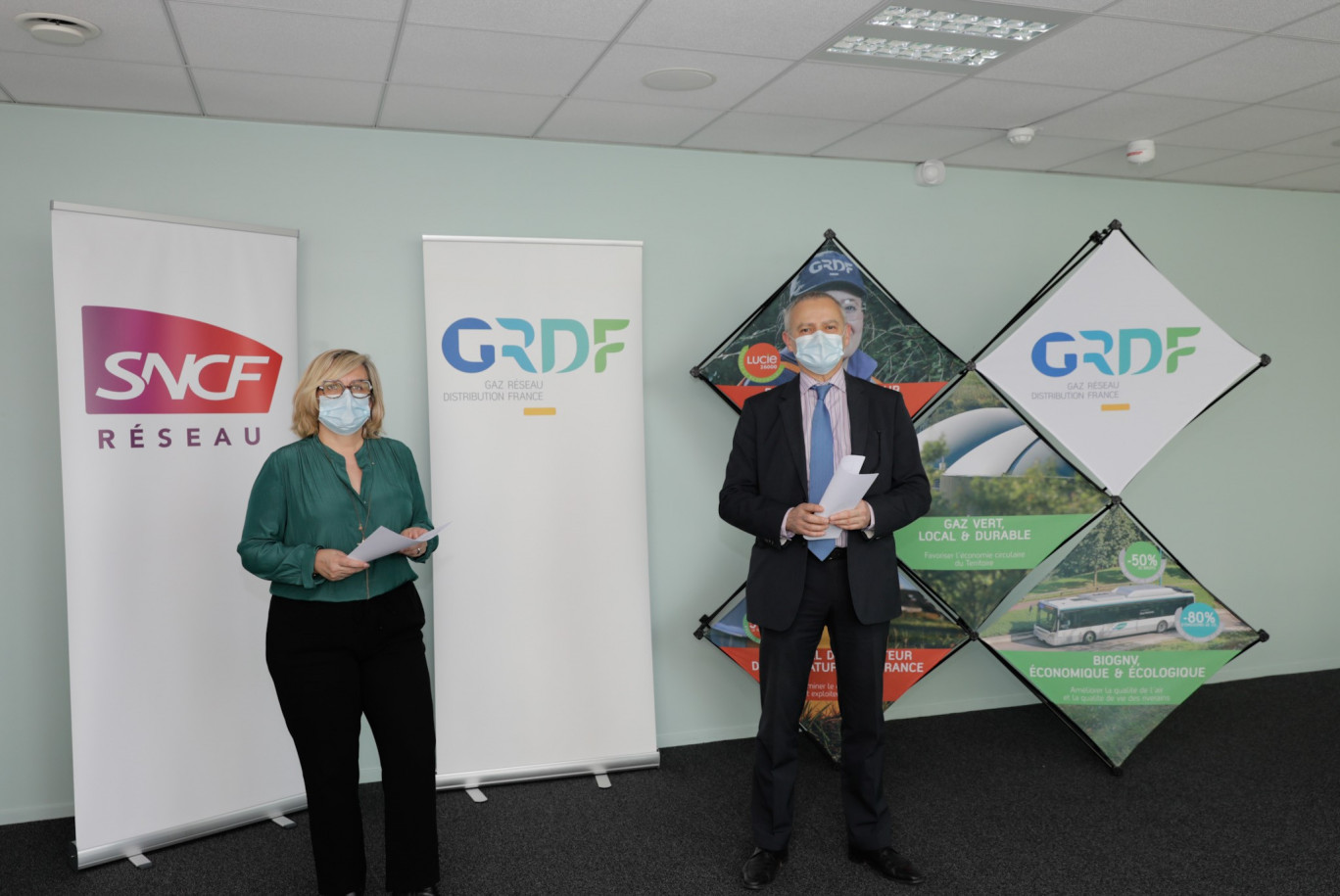 Nathalie Darmendrail, directrice territoriale SNCF Réseau Hauts-de-France, et Jean Michel Lasserre, directeur GRDF Réseaux Hauts-de-France.