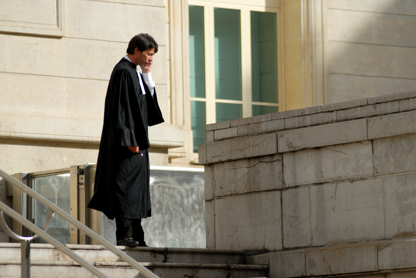 Selon la très grande majorité des personnes interrogées, la fonction de l’avocat est essentielle à la justice (97%) et à la démocratie (94%). © geronimo