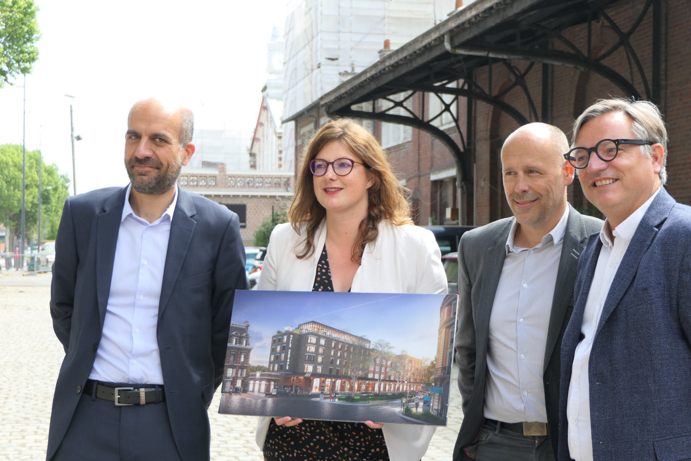 De gauche à droite : Mathieu Hamelle, directeur général de Cyrillus Vertbaudet Group, Doriane Bécue, maire de Tourcoing, Christophe Janet, directeur général d'Aventim et Arnaud Delannay, directeur général du bailleur 3F Notre Logis. © Aletheia Press/E. Chombart