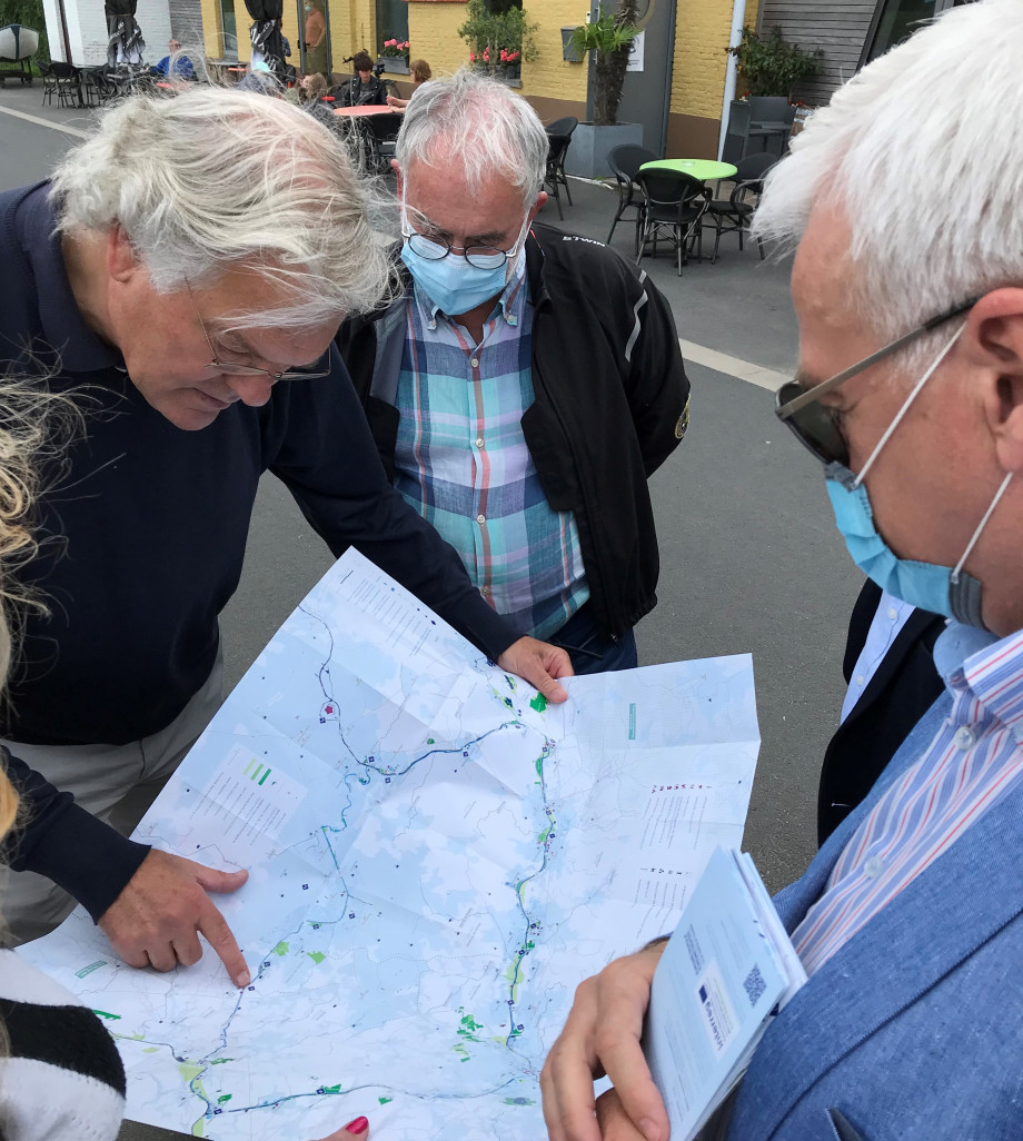 L'ancien ministre belge Stefaan De Clerck, vice-président de l'Eurométropole, a effectué les 90 kilomètres du parcours, carte à la main.  (@Alehteia Press / Benoît Dequevauviller)