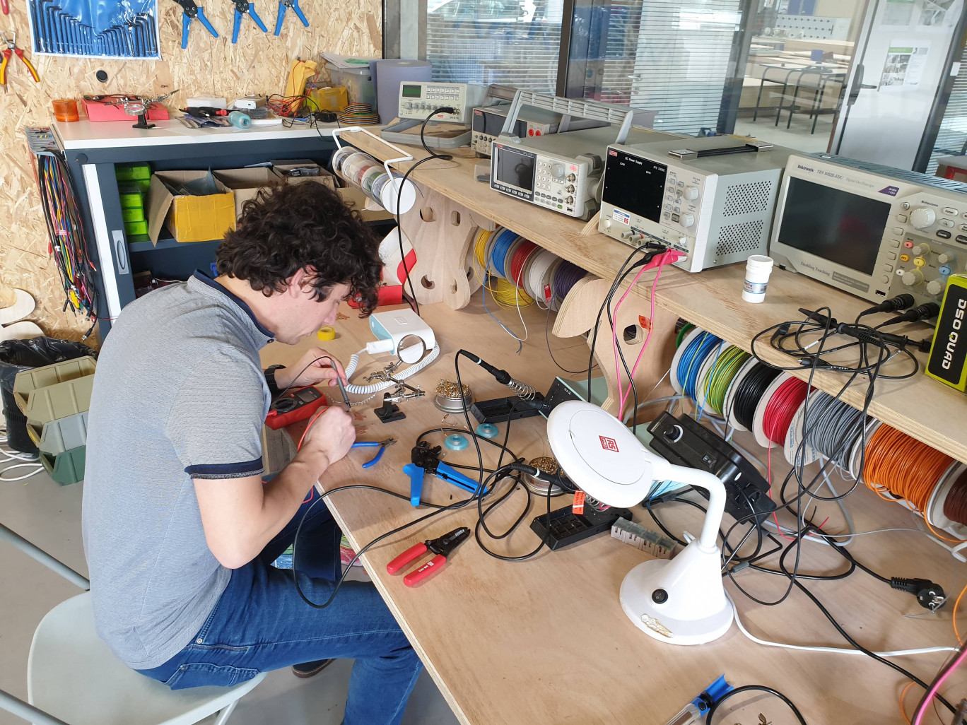 Guillaume Frémion a découvert le monde de l'électronique. Crédit photo (c)eQUAI