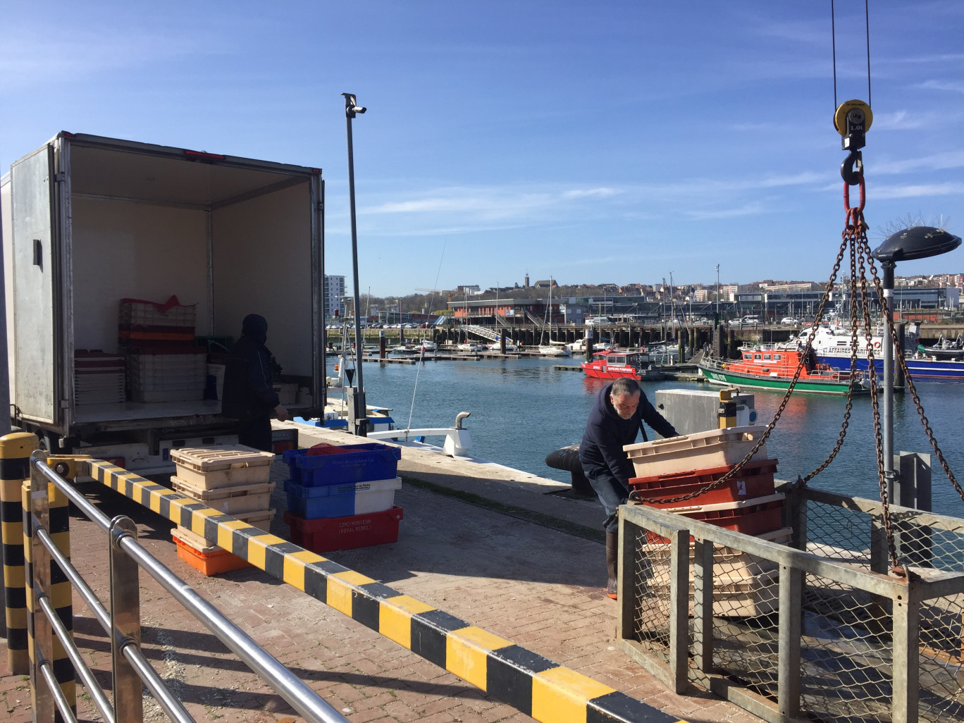 Au port de Boulogne, l’activité des pêcheurs est en berne. © Aletheia Press