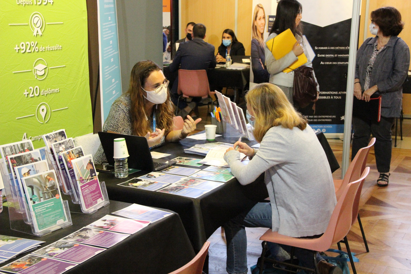 "Les 24 Heures de l’emploi et de la formation" sont l'occasion d'échanges en face-à-face avec les recruteurs.