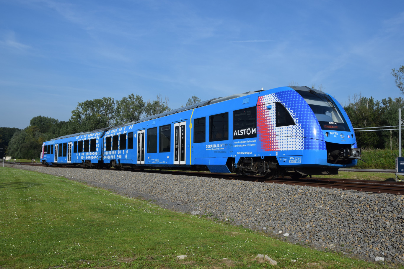 Développé par Alstom, le Coradia iLint est le premier train de passagers au monde à traction électrique assurée par une pile à combustible hydrogène. 