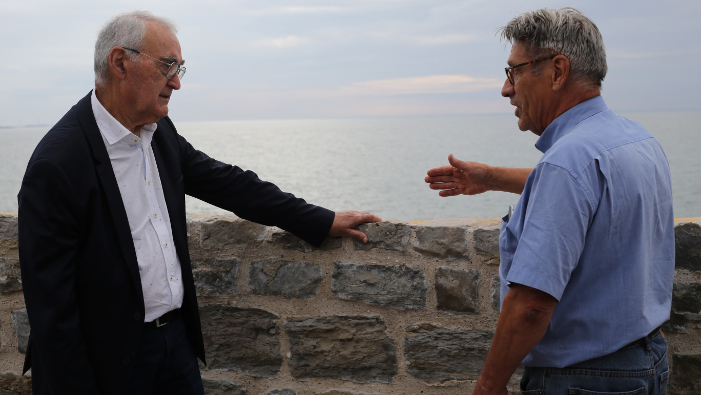 Lors de son déplacement, Louis Villaret, président du réseau des Grands Sites de France, a visité le fort d’Ambleteuse qui a reçu 100 000 € de la part du Département pour la rénovation. © Aletheia Press/Lolita Péron