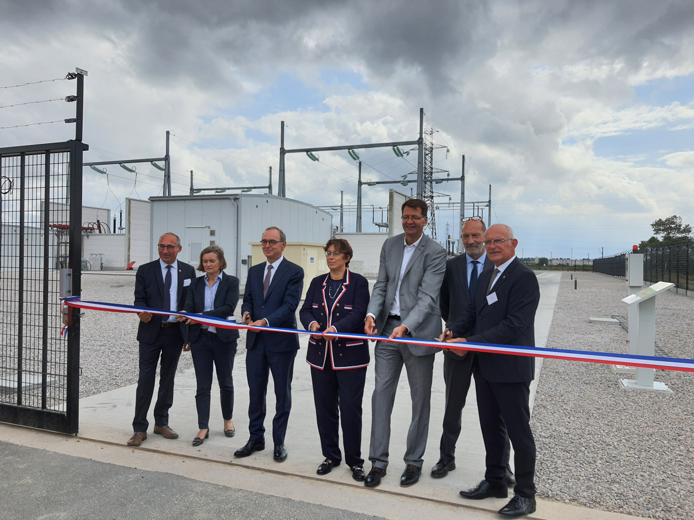 Un parterre de personnalités a procédé à l'inauguration du poste électrique source de Bourbourg le 10 septembre dernier. © Enedis