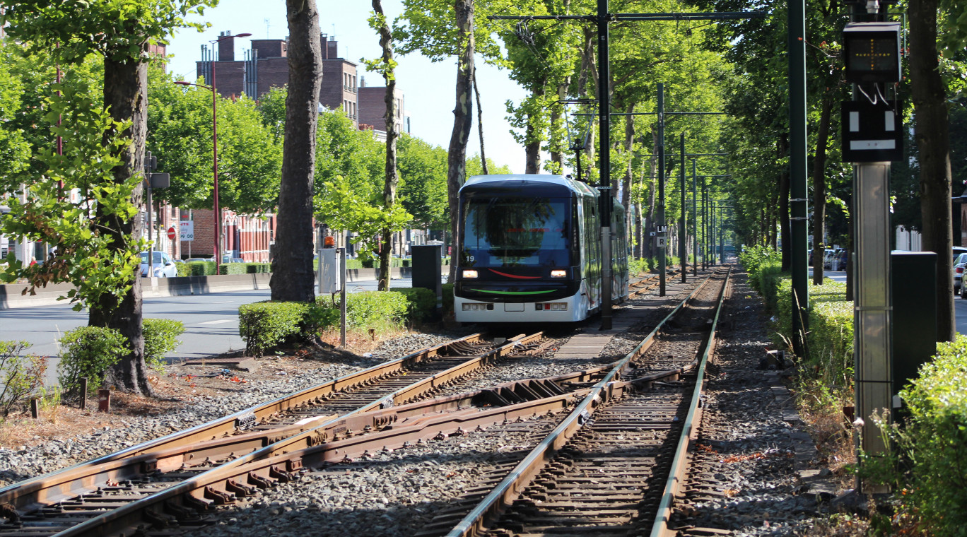 Le tramway de la métropole lilloise bénéficiera de 2 lignes supplémentaires à l'horizon 2028. © Brad Pict