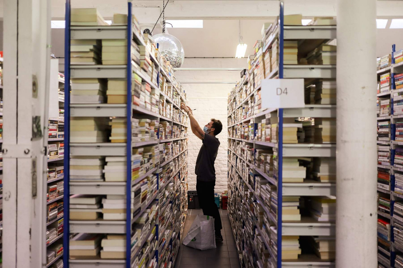 La Bouquinerie du Sart est la plus grosse librairie d'occasion de la Métropole Lilloise avec un stock de 150 000 livres en entrepôt.