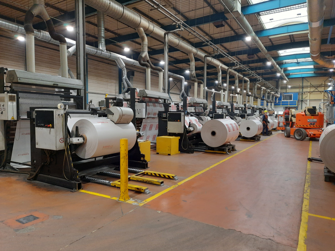 La visite de l’usine TT Plast a permis de comprendre quelles innovations pouvaient être utilisées pour réduire l’empreinte carbone des entreprises de la plasturgie. (© Aletheia Press / L.Peron)