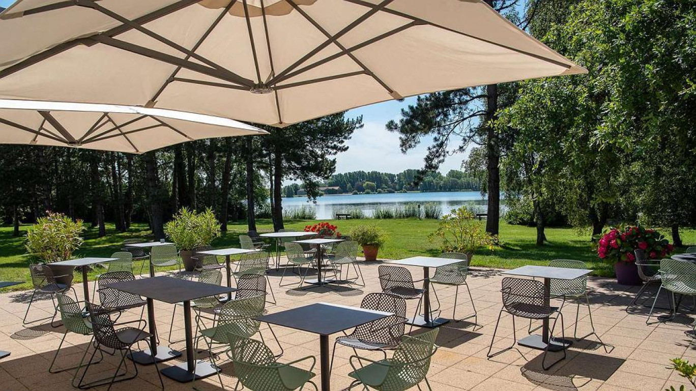 Les clients de l'hôtel pourront profiter de la vue sur le lac d'Armbouts-Cappel.