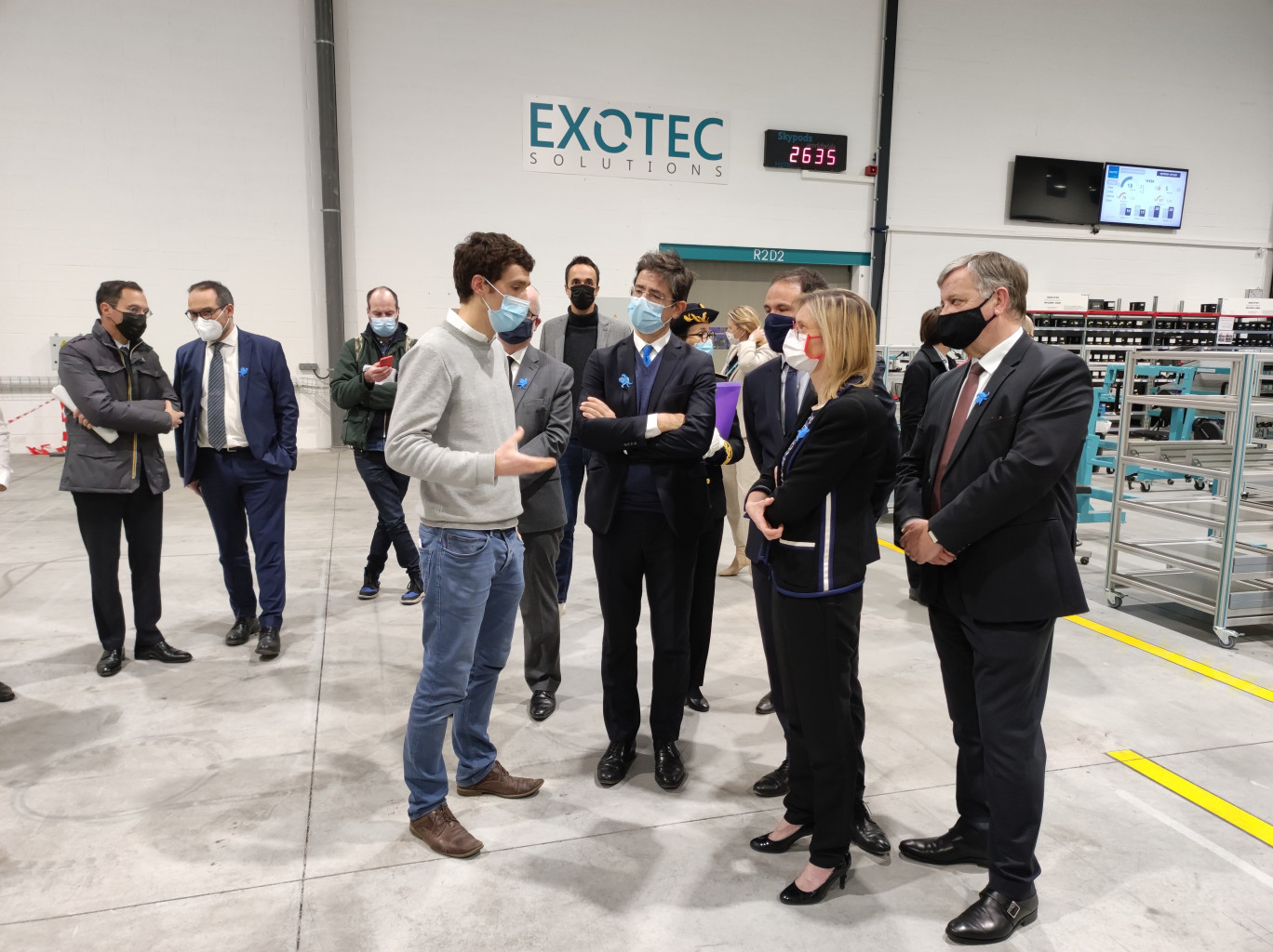 Agnès Pannier-Runacher, ministre déléguée chargée de l’Industrie, et Cédric O, secrétaire d’Etat chargé de la Transition numérique, en visite chez Exotec à Croix.