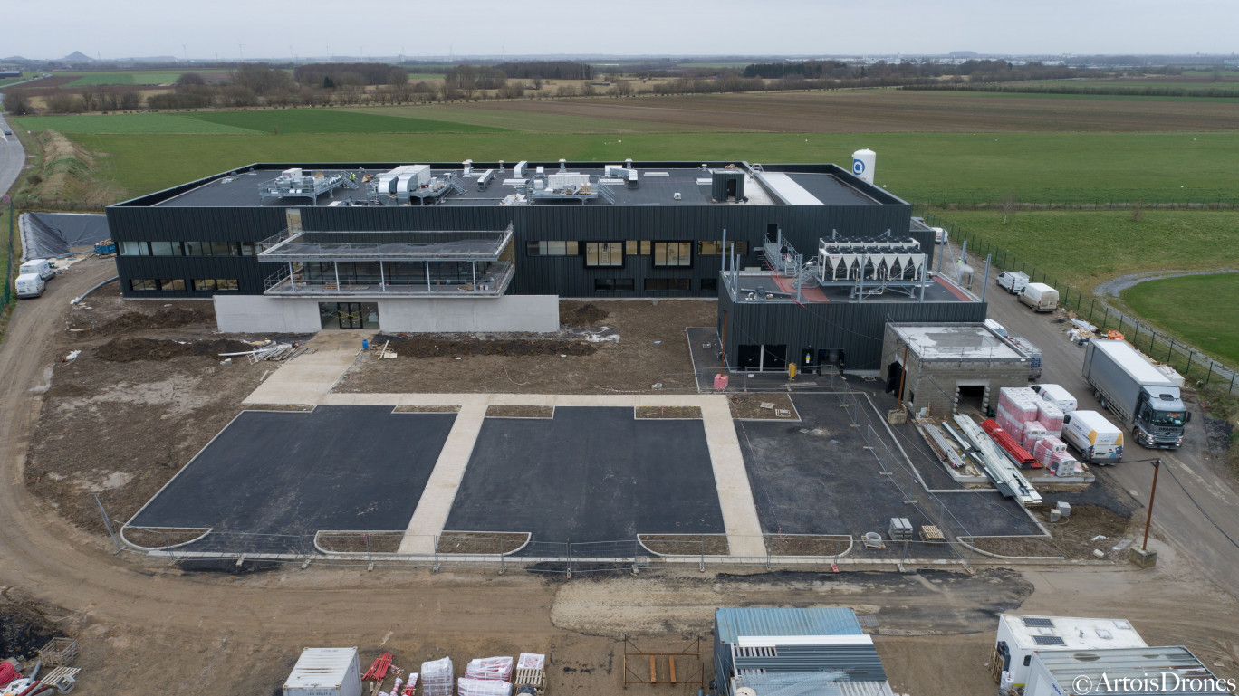 L'usine de production de steaks végétaux s'étend sur une surface de 4 500 m² à Vitry-en-Artois.