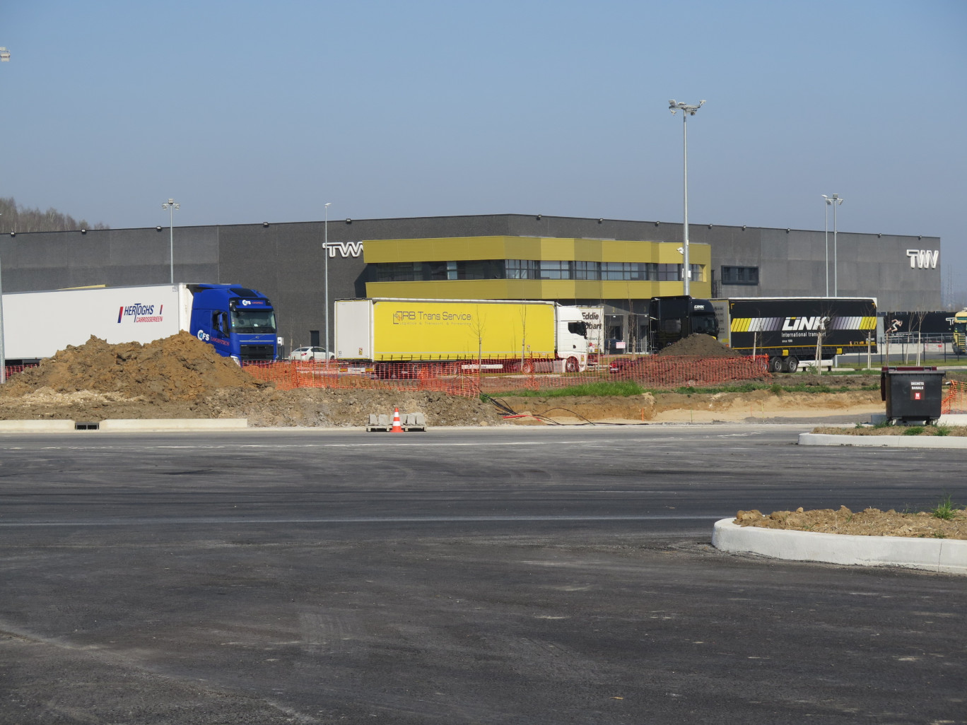 La deuxième phase des travaux représente 7 millions d'euros à TWV. A terme, ce sera 200 camions par jour. © Aletheia Press/B. Dequevauviller