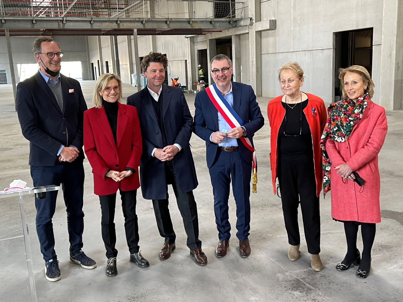 De gauche à droite, Bernd Homann, directeur général de Cérélia, Agnès Pannier-Runacher, Guillaume Réveilhac, président de Cérélia, Nicolas Desfachelle, maire de Saint-Laurent-Blangy, 1er vice-président de la communauté urbaine d’Arras, Jacqueline Maquet, députée, et Nathalie Gheerbrant, vice-présidente de la CUA, conseillère régionale.