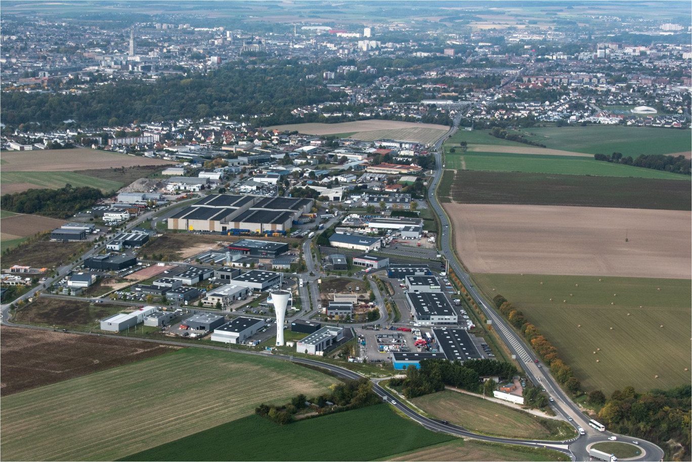 Pour le Medef, la réindustrialisation «est une magnifique occasion de remettre de l’emploi au plus près des territoires, de revitaliser nos tissus économiques locaux» en privilégiant les villes moyennes. © Francois