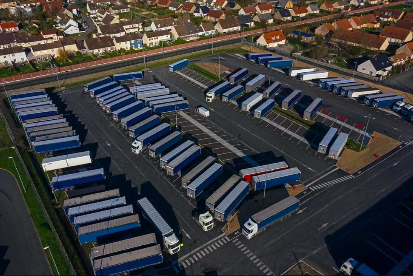 Le transporteur est passé, en 2019, d'un entrepôt de 1 000 m² à un site de 7,5 hectares. © RDV Transports