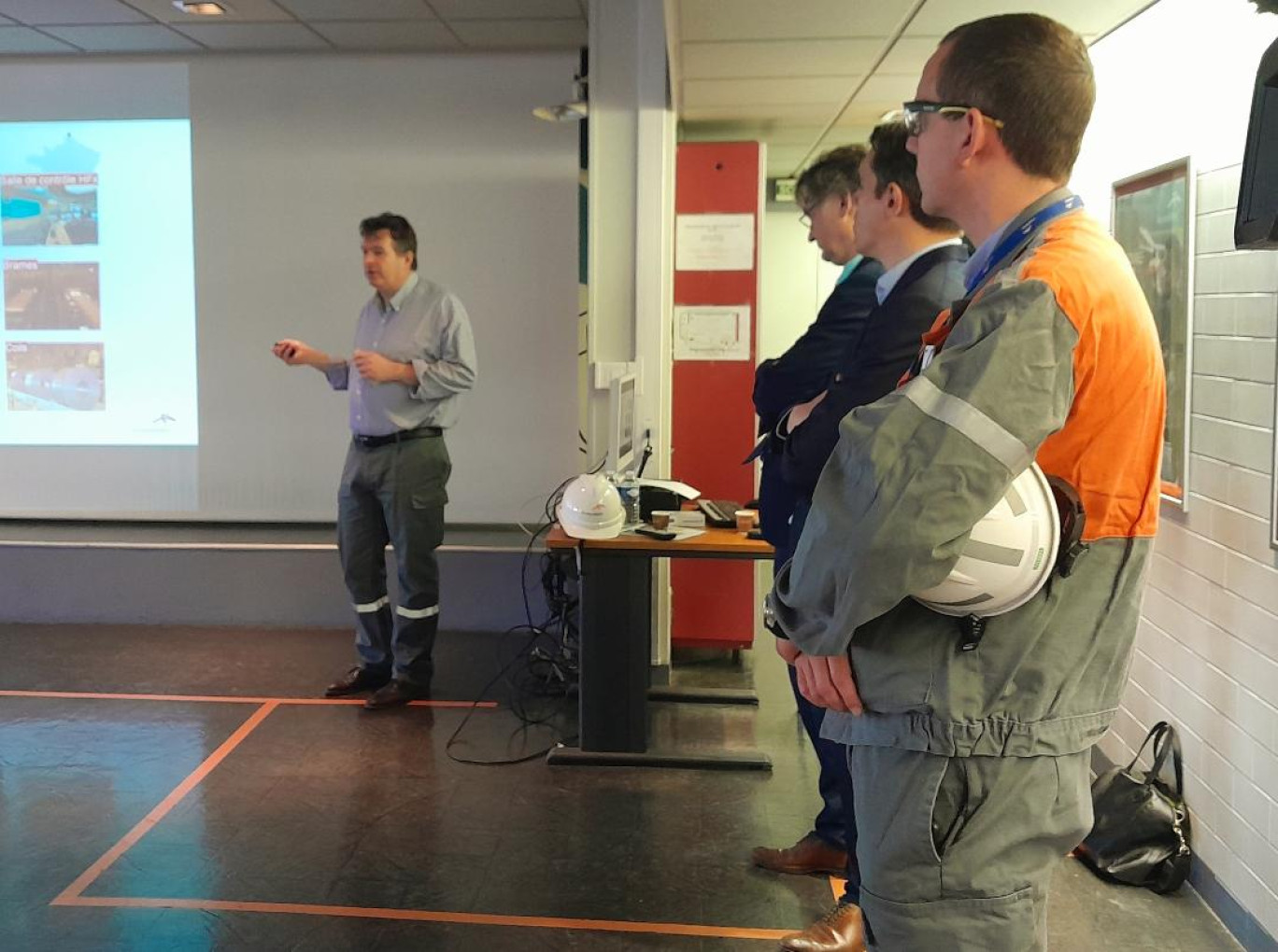 ArcelorMittal France a organisé une conférence de presse sur son site de Dunkerque pour détailler les 530 offres d'emploi à pourvoir sur ses sites de Dunkerque, Mardyck et Desvres en 2022.